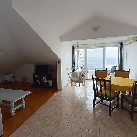 Sea View With Swimming Pool Near Apartment Split