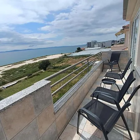 Apartment Sea View With Swimming Pool Near