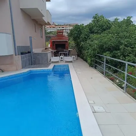 Sea View With Swimming Pool Near Lägenhet *